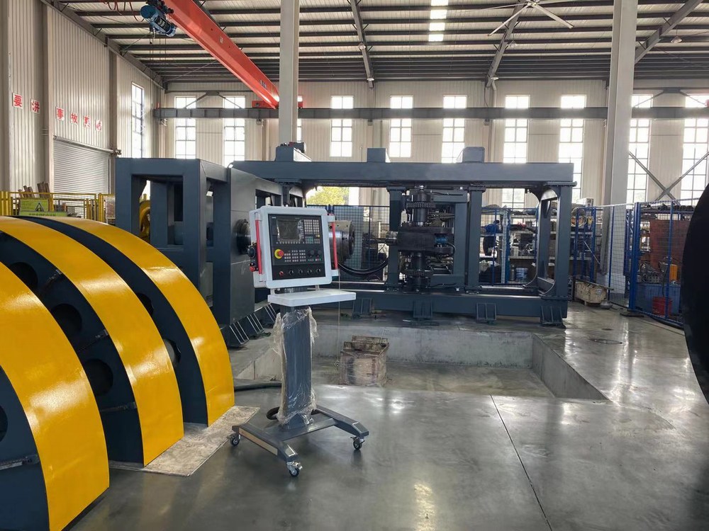 Heavy duty flanging machine